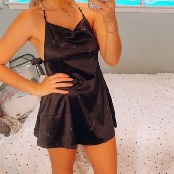 black dress - Picture 3 of 4